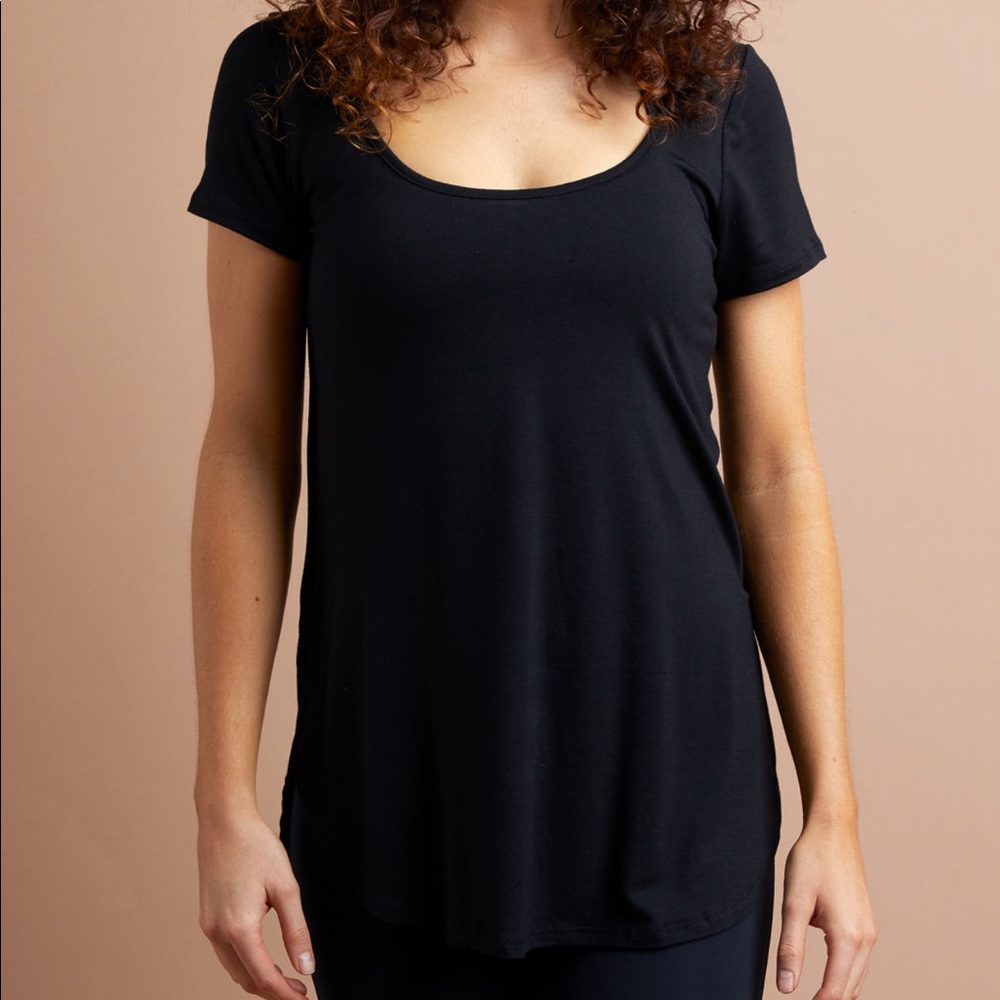 SAVVI SUNSET XS Black Wide Scoop Neck Basic Tee
